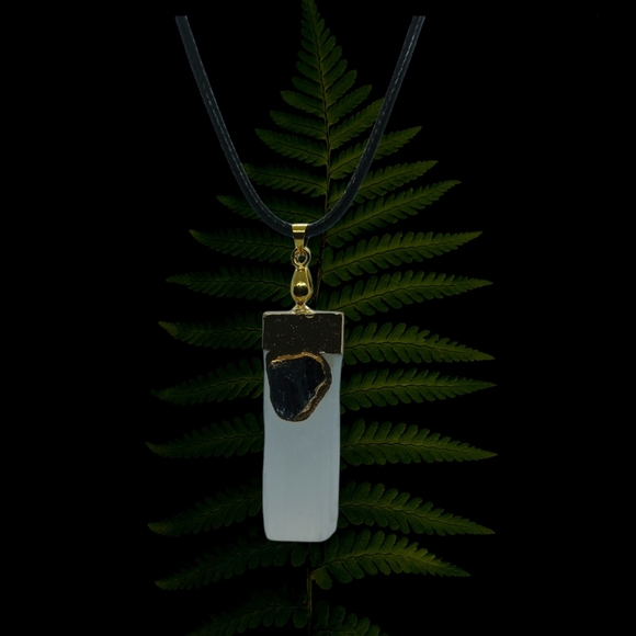 Selenite pendant necklace - Picture 8 of 9